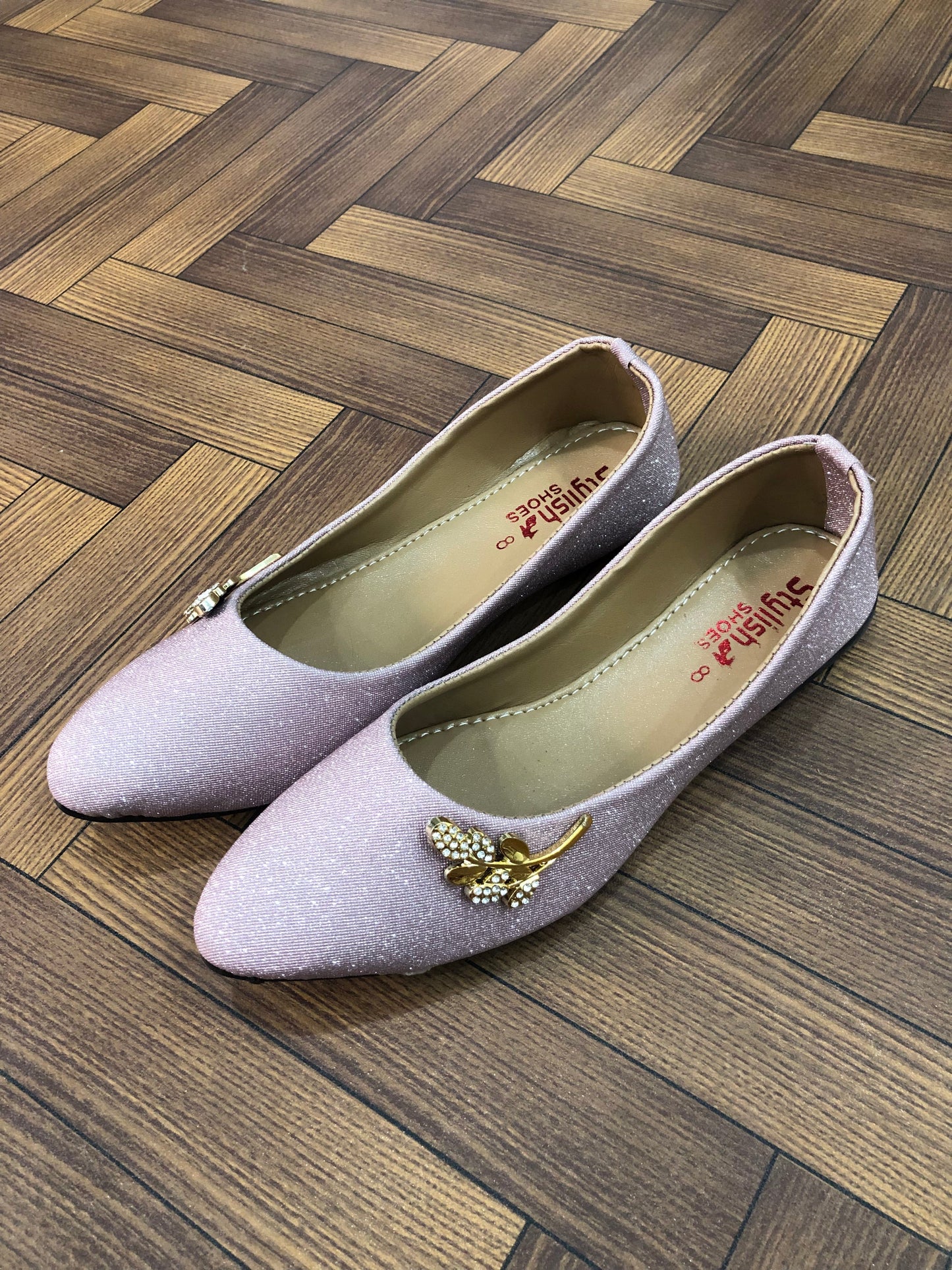 MM524 - POSH PUMPS