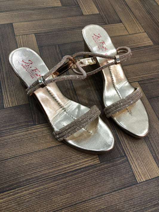 MM054- HEEL