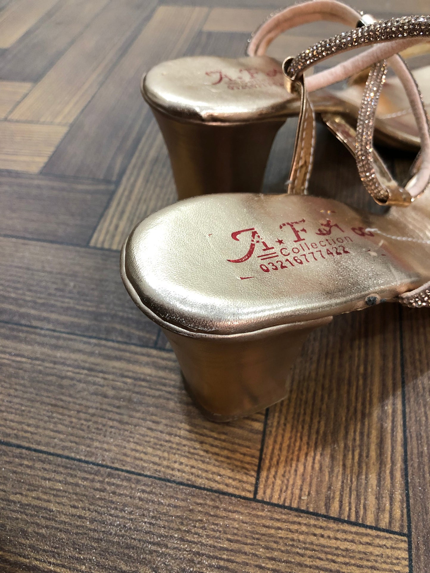MM054- HEEL
