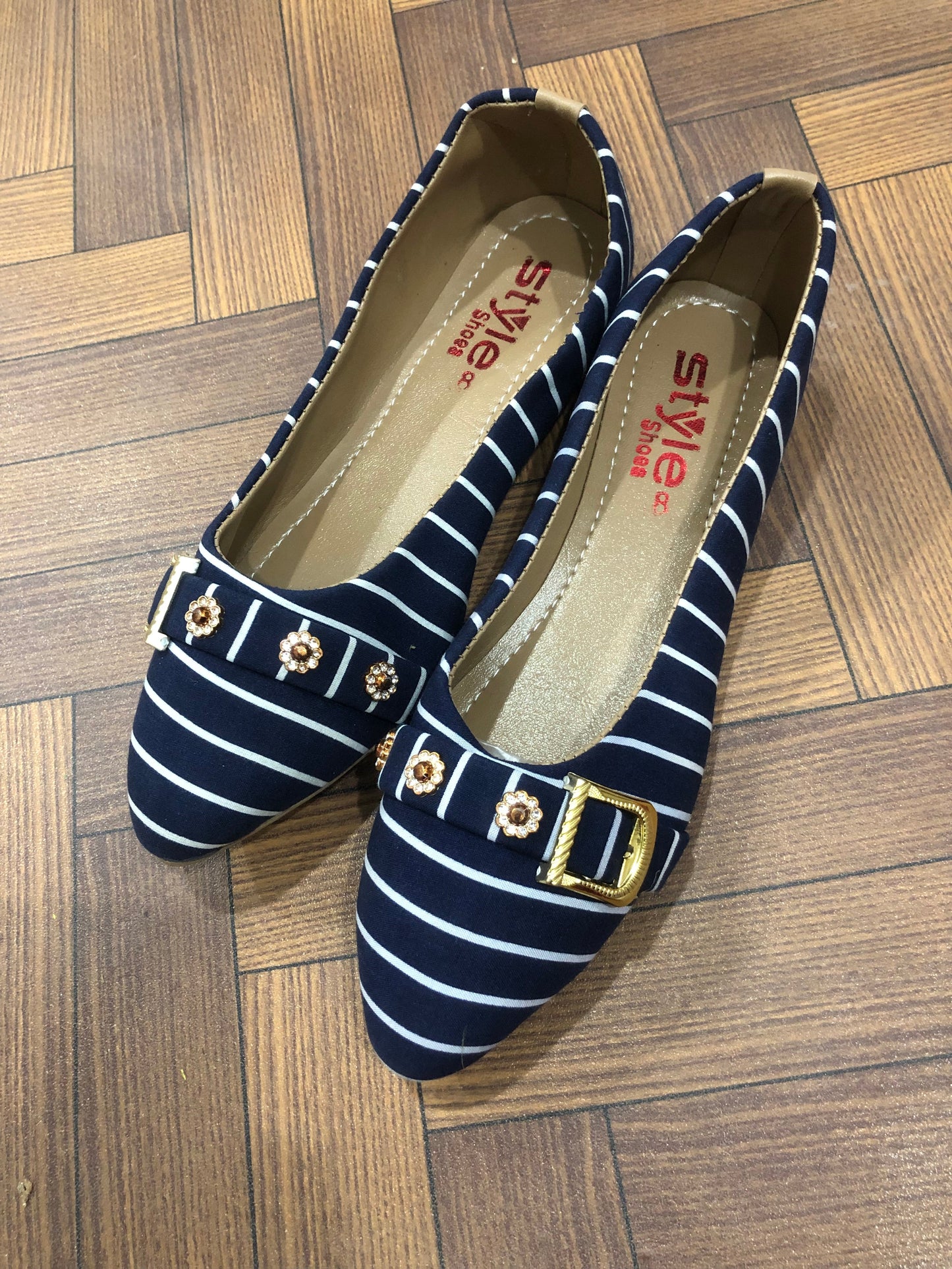 MM562 - POSH PUMPS