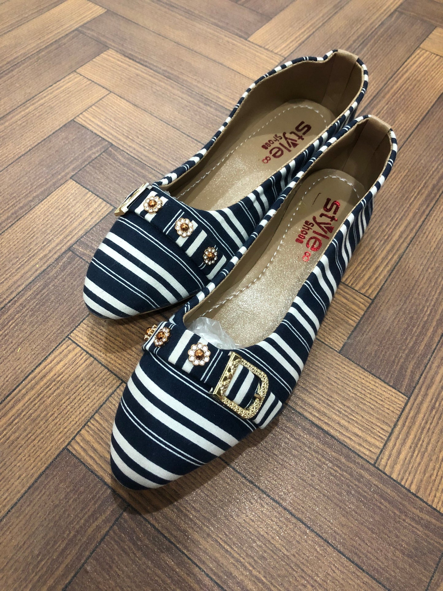 MM566 - POSH PUMPS