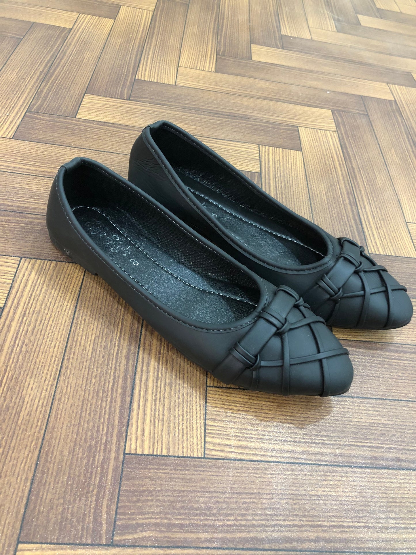 MM561 - POSH PUMPS